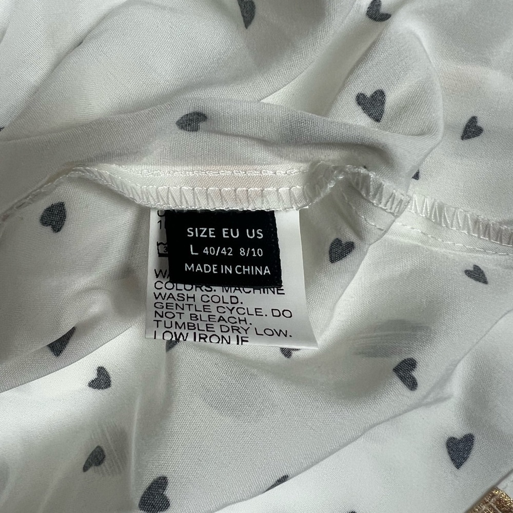 Shein Heart Print V Neck Short Sleeve Top White Size 8/10 NWOT - Picture 6 of 9